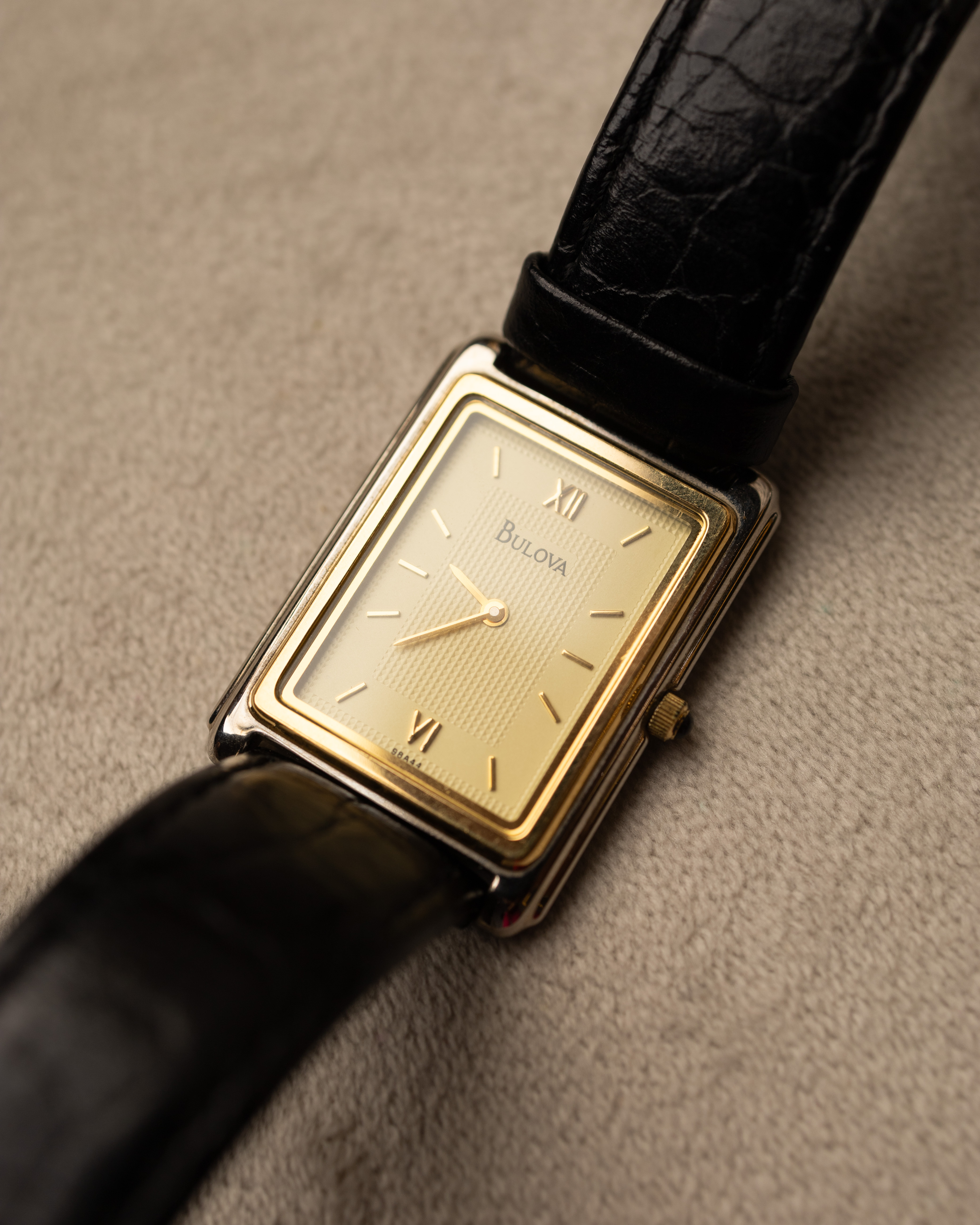 Bulova Tank - Lateral