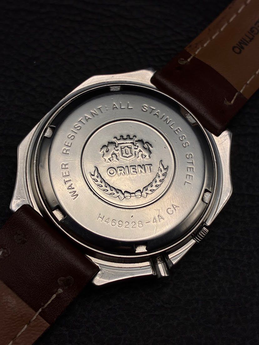 Orient Square Preto e Dourado - Fundo