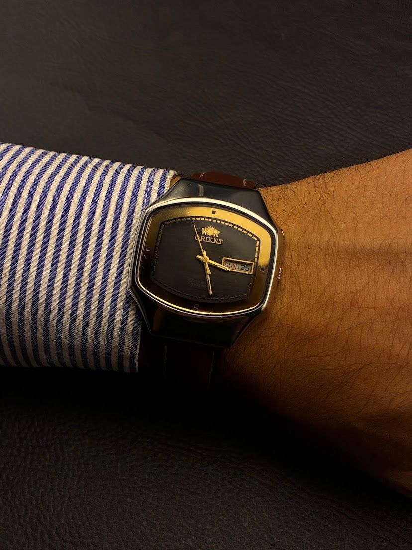 Orient Square Preto e Dourado - Fundo